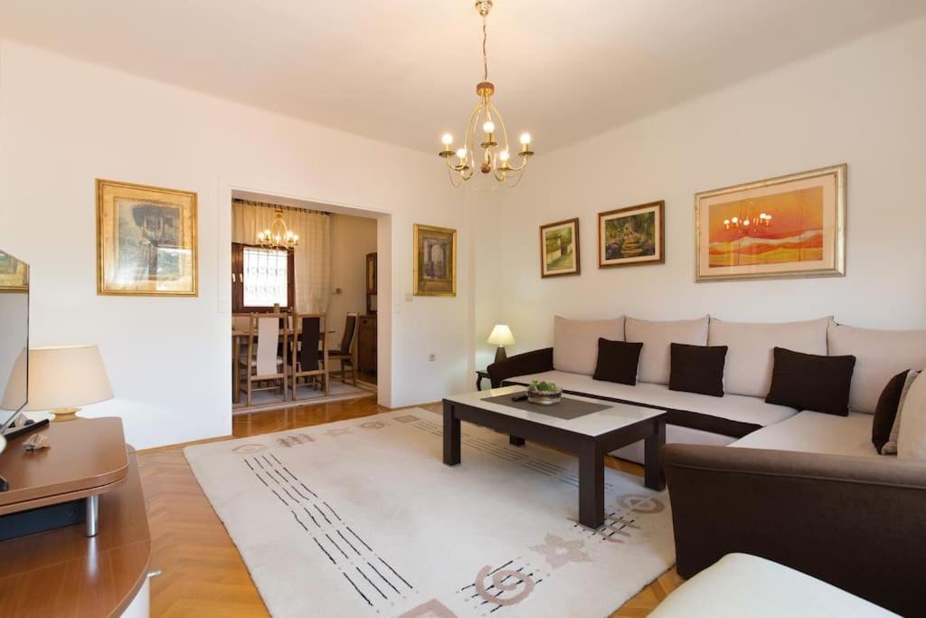 Old Town House In Apartman *